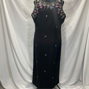 Ultra Dress New York Black Floral Embroidered Midi Dress. Size 14P. Zip back.